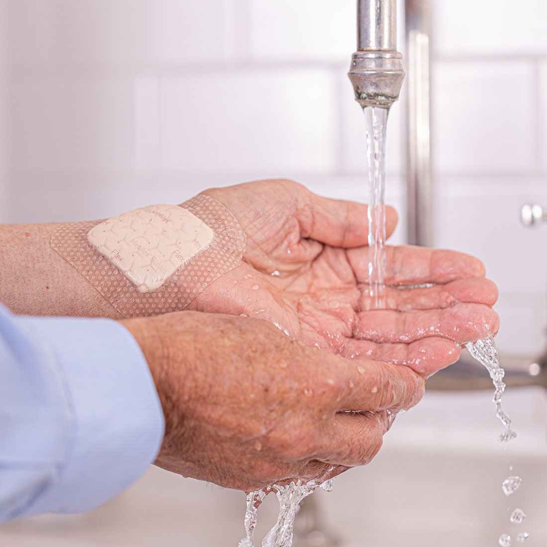 Curativo de Espuma 5 Camadas Mepilex  Border Flex 7,5x7,5 Unidade - Imagem 9